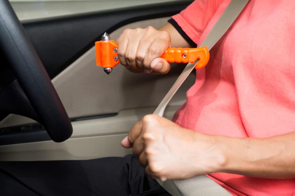 Women Use Safety Hammer And Seatbelt Cutter In Cars Cut Belt